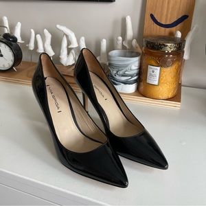 Via Spiga Black Patent Leather Pointed Toe Pump/Heel Size 9/40